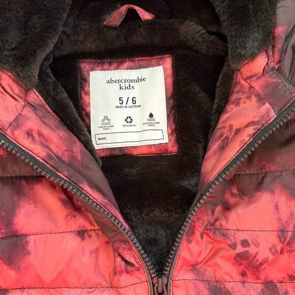 Abercrombie Kids Cozy Pattern Faux Fur Lined Puffer Coat Red Dye Effect 5/6 - Picture 10 of 16